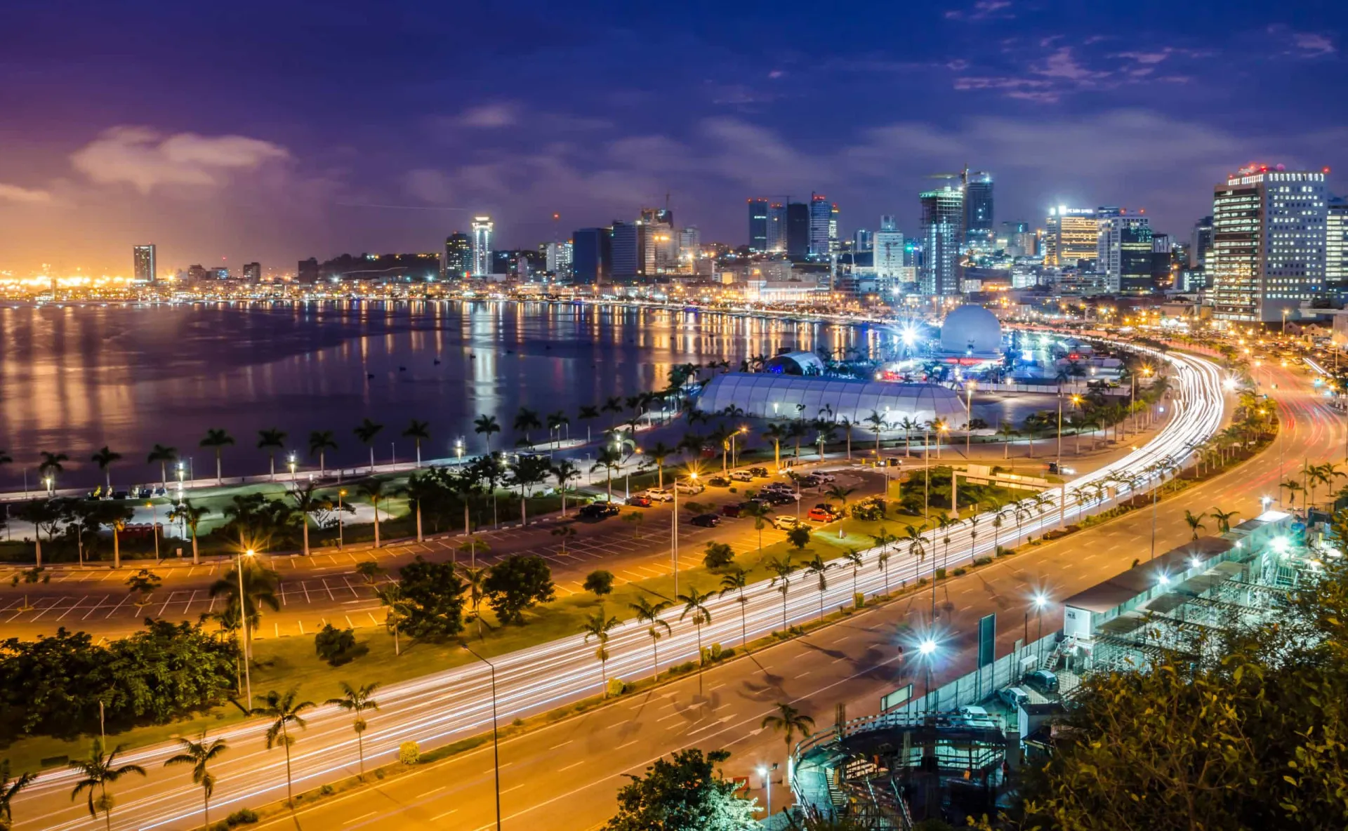 Paisagem urbana de Luanda, capital de Angola.