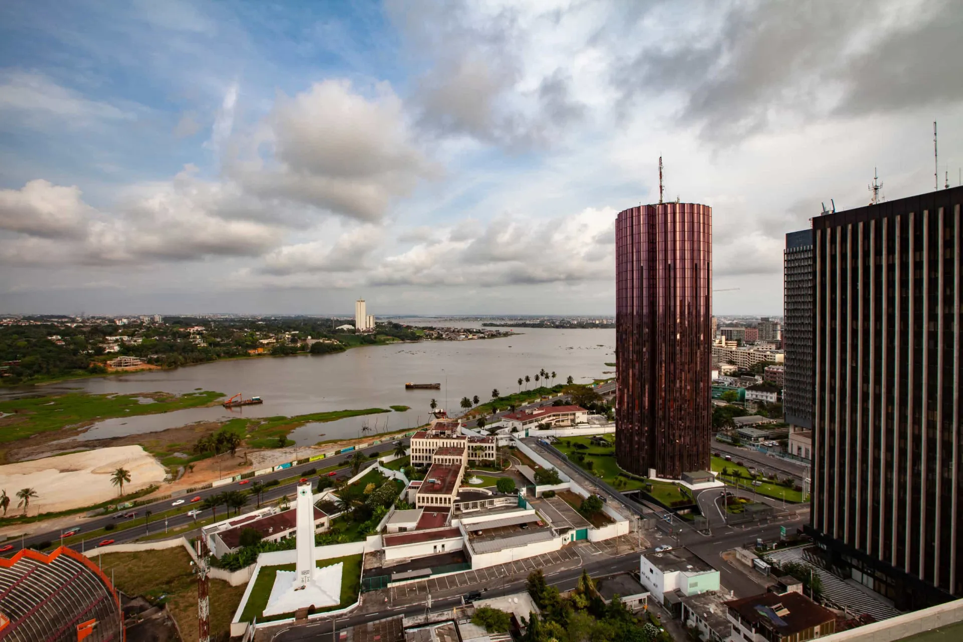 Basílica de Nossa Senhora da Paz de Yamoussoukro, na Costa do Marfim.