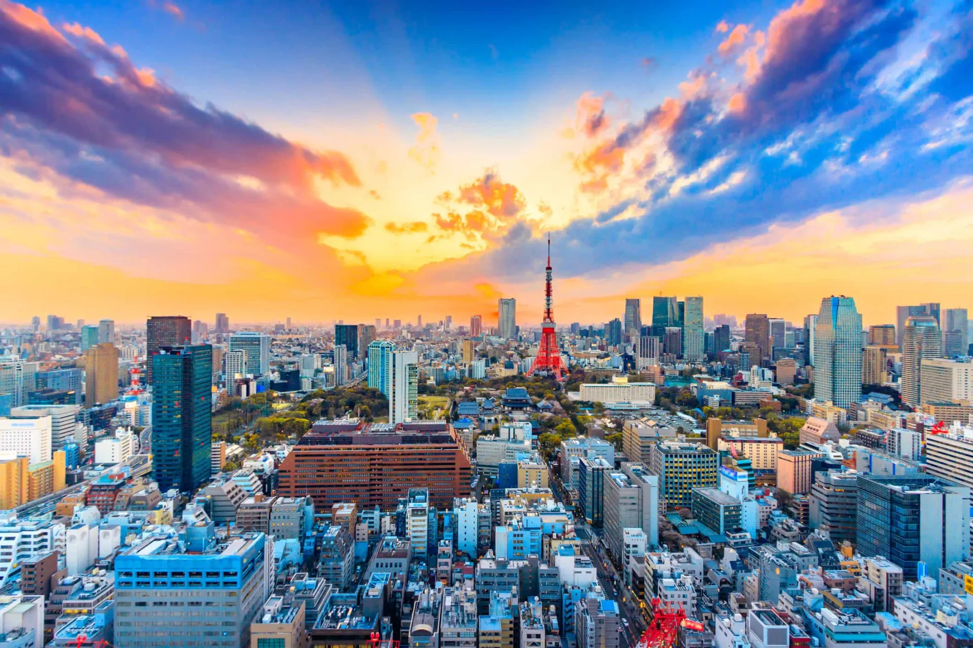 Operador de rádio japonês da Segunda Guerra Mundial em seu posto, tentando estabelecer comunicação.
