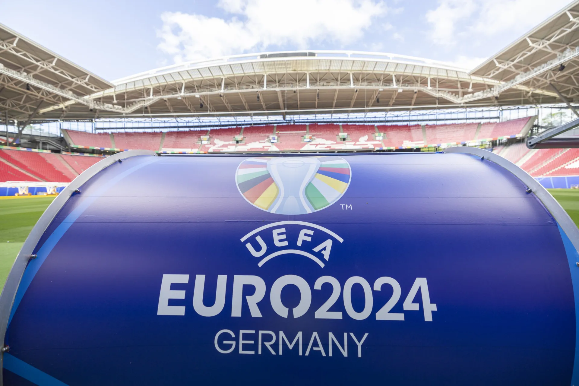 Jogadores da seleção espanhola comemorando a vitória na UEFA Euro 2024.