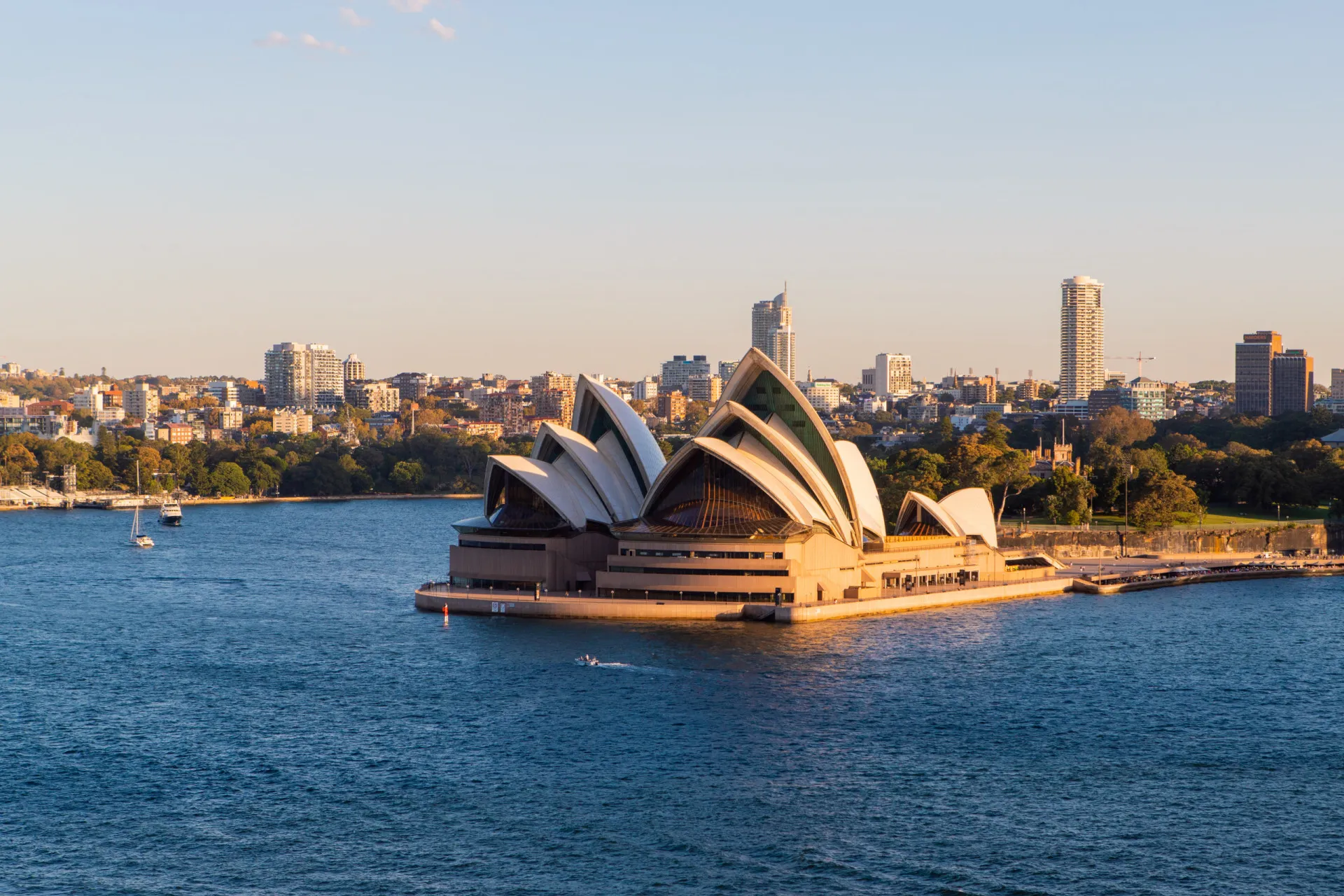 A famosa Ópera de Sydney e a Ponte da Baía, símbolos da cidade.