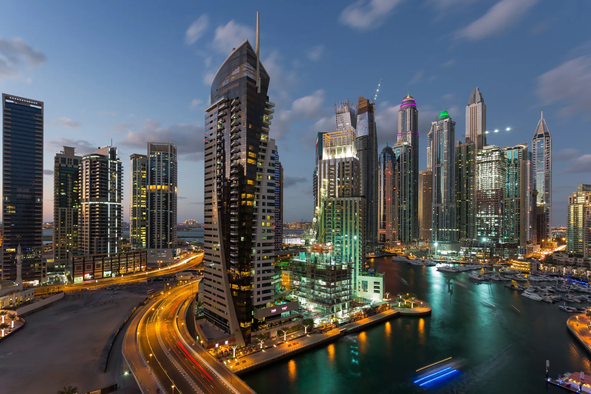 O impressionante horizonte de Dubai com o Burj Khalifa em destaque.