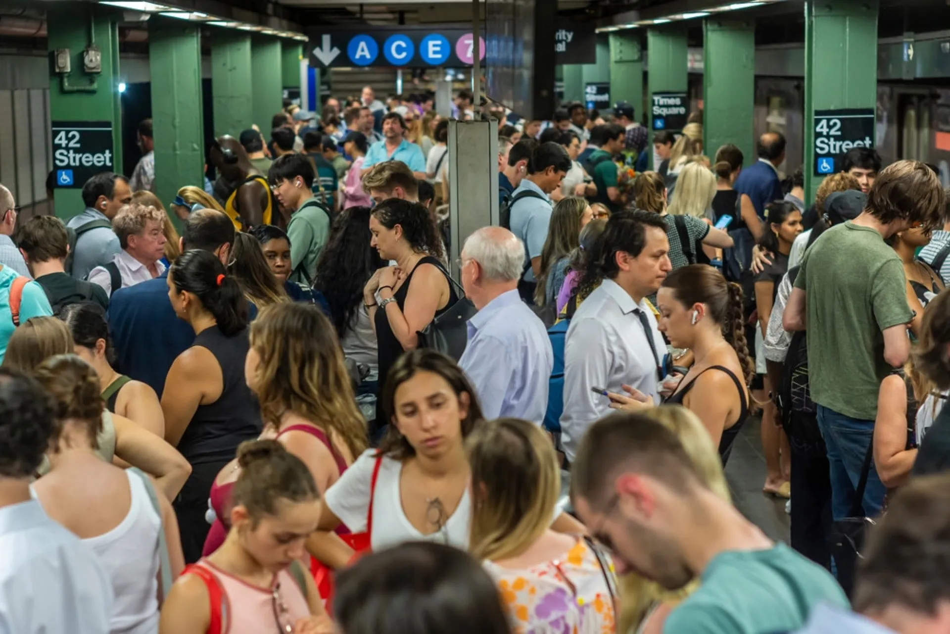Imagem de uma corda se desfazendo, simbolizando a perda de coesão social.