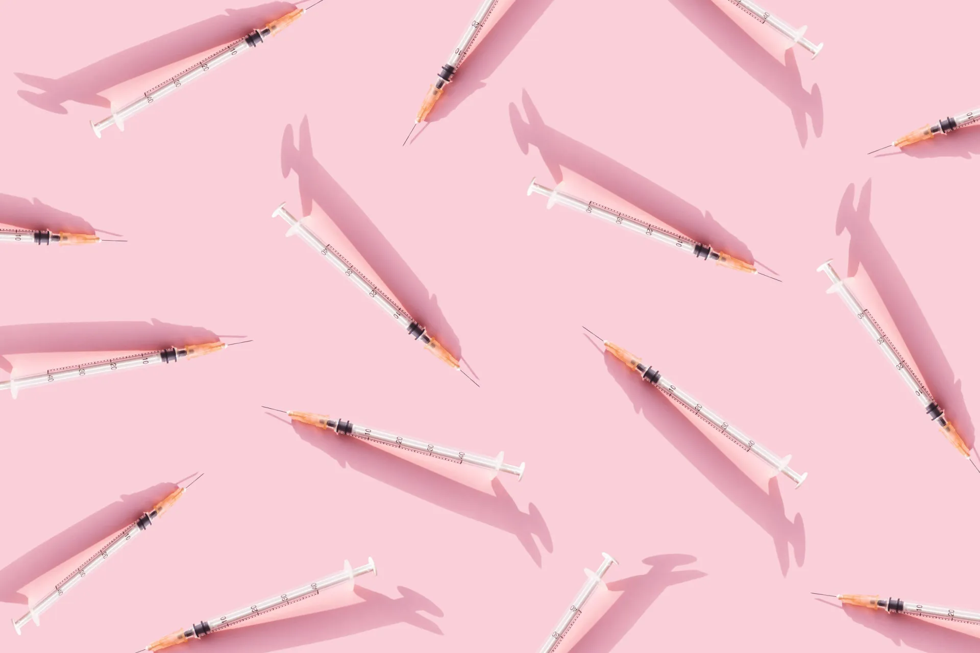 Seringa sendo preparada para uma aplicação de toxina botulínica, o Botox.