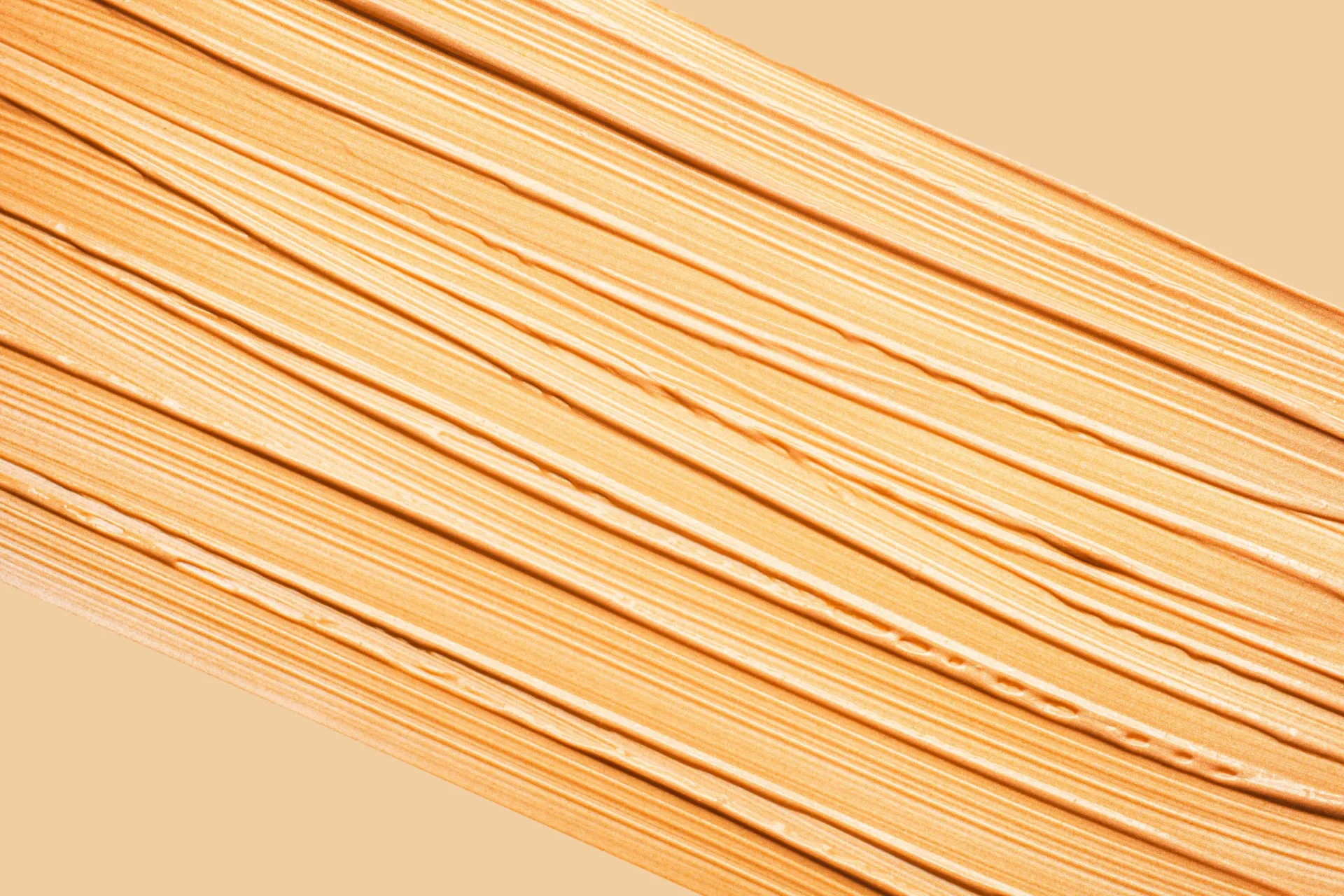 Swatch de base com fundo amarelado ou dourado, perfeita para subtons quentes.