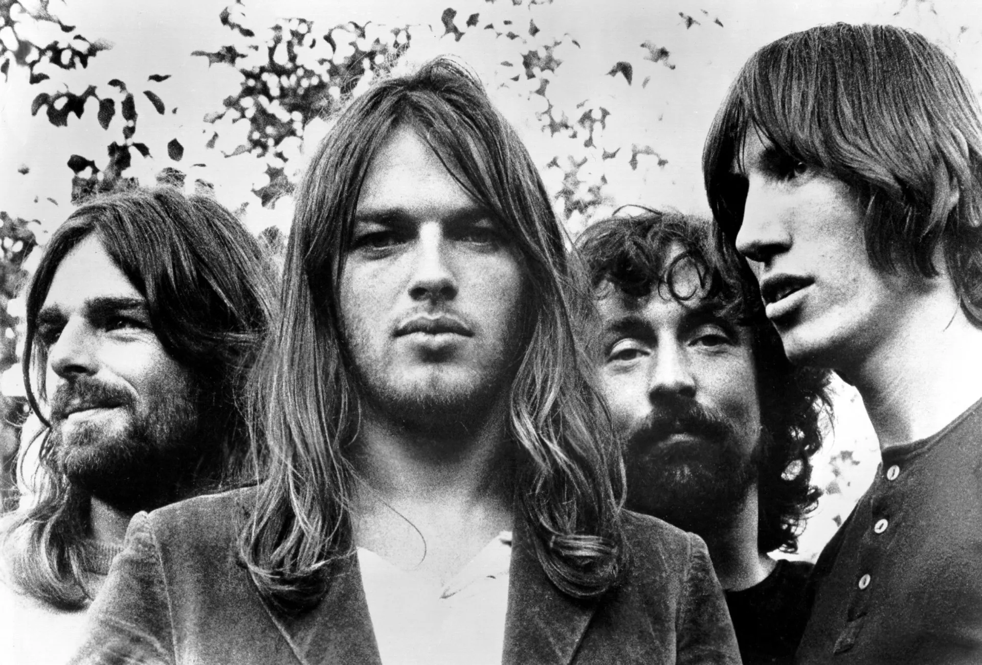 A icônica capa do álbum 'The Dark Side of the Moon' do Pink Floyd, com o prisma e o arco-íris.