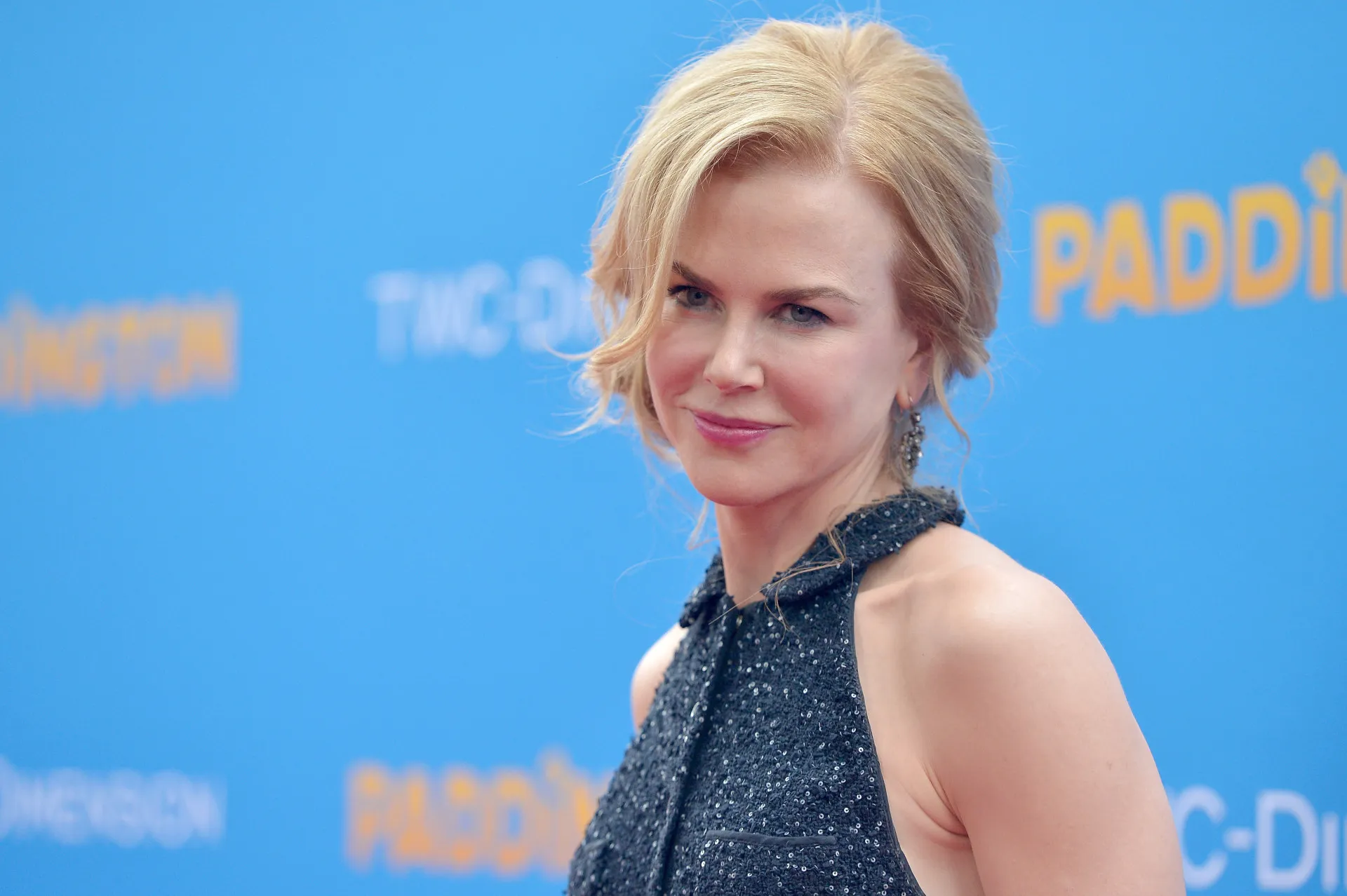 A atriz australiana Nicole Kidman, conhecida por sua pele clara e aparência elegante.