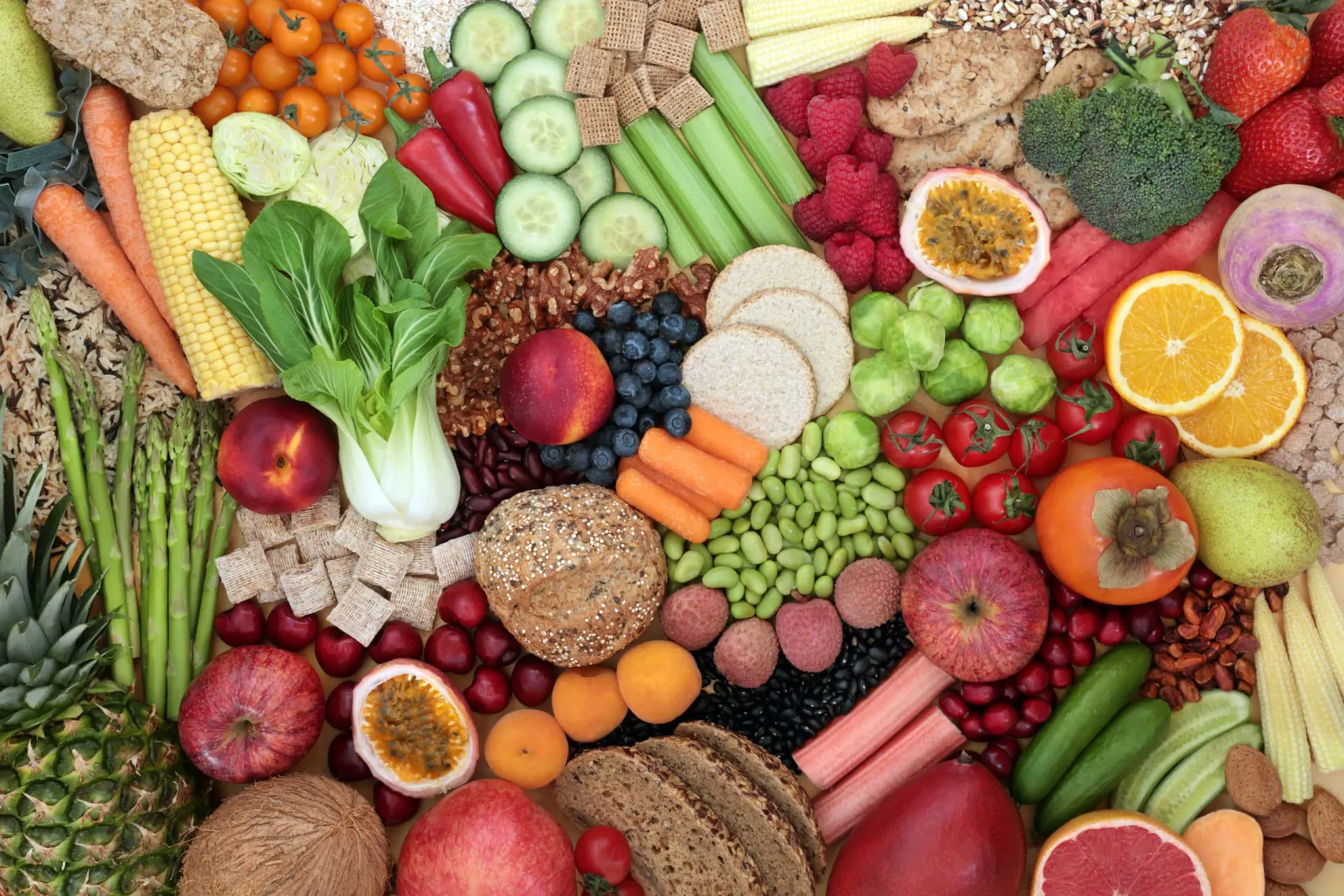 Frutas cítricas, soja e frutas vermelhas, representando outras classes de flavonoides.