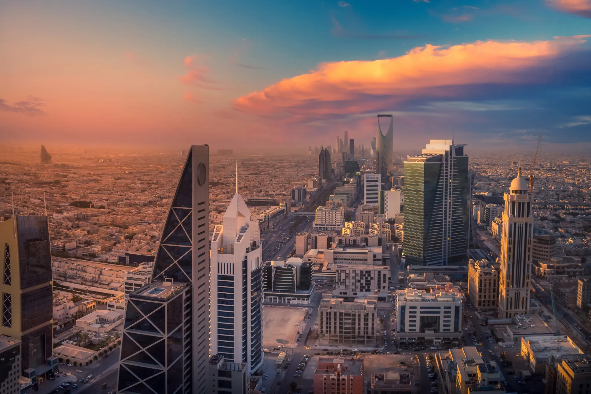 Vista do Kingdom Centre, um arranha-céu em Riade, na Arábia Saudita.