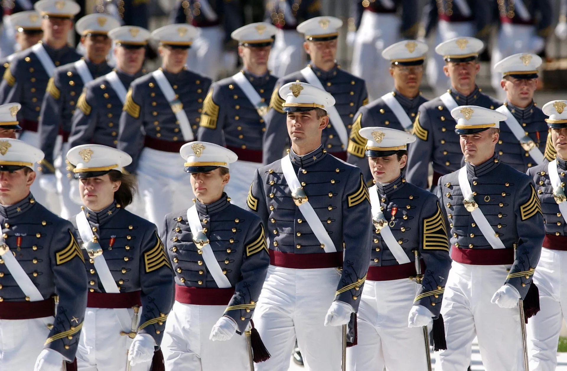 Cadetes de West Point durante um exercício de treinamento intenso.