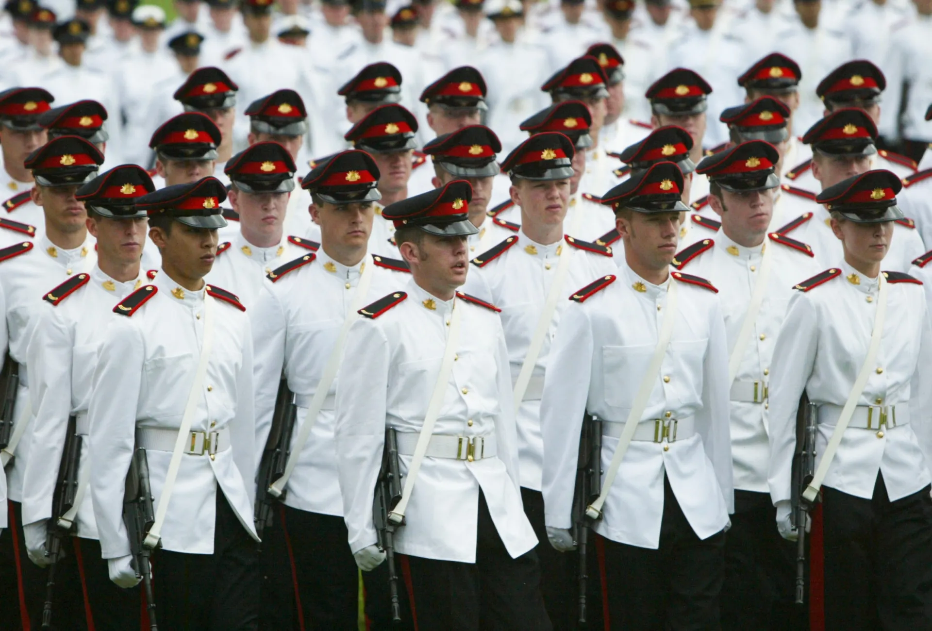 Cadetes da Australian Defence Force Academy em desfile na capital, Camberra.