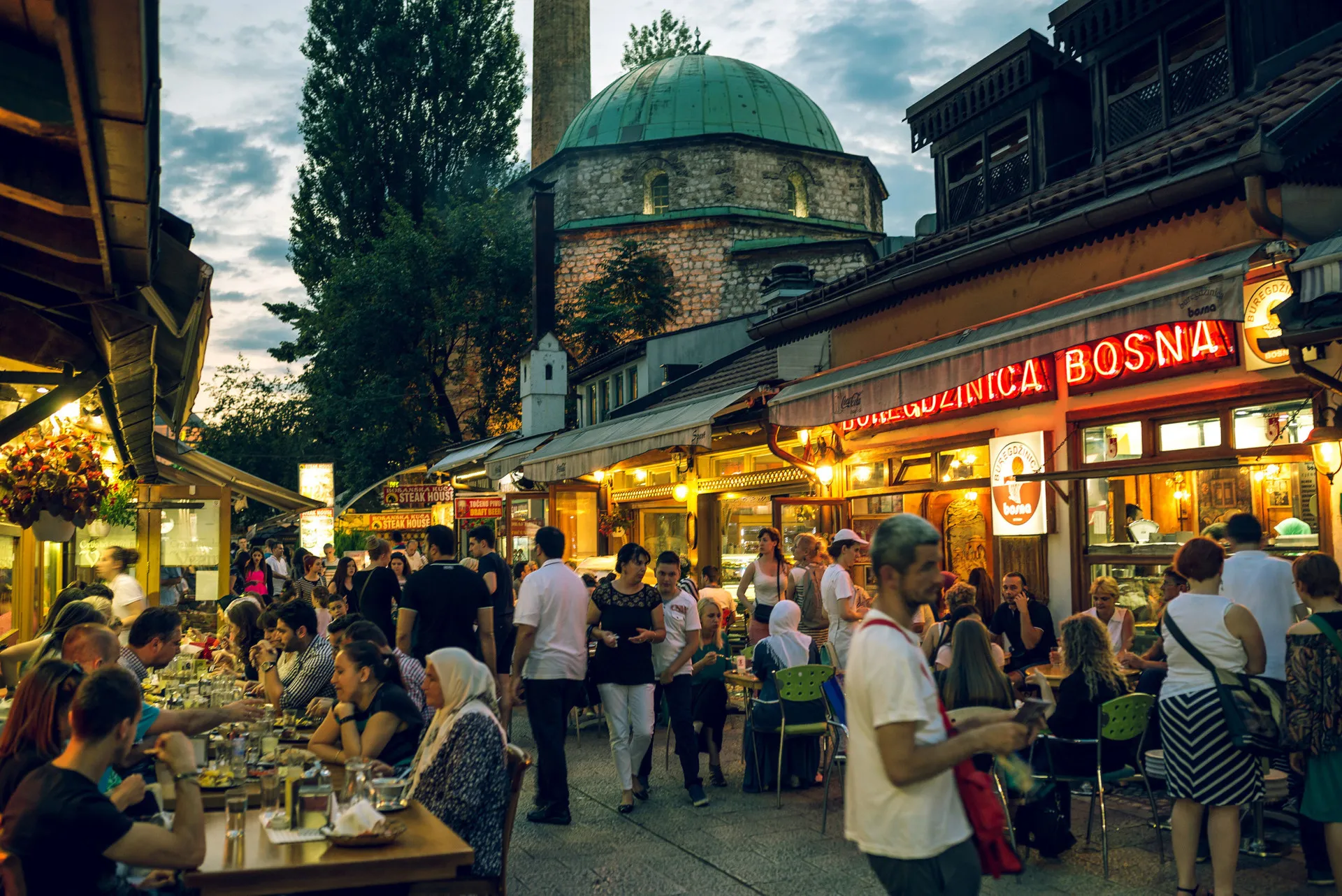 A icônica Ponte Velha (Stari Most) em Mostar, na Bósnia e Herzegovina.