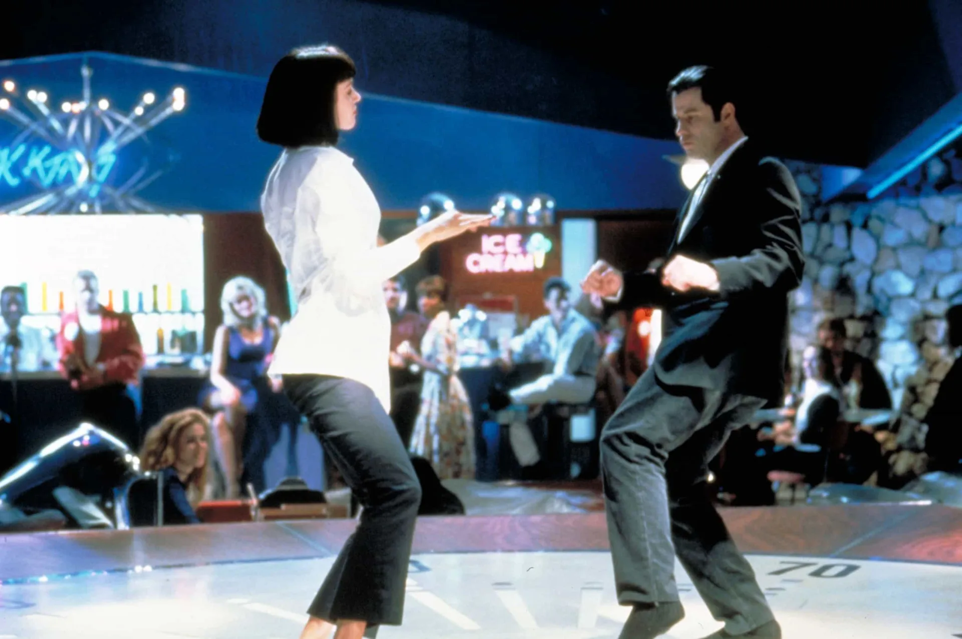 Uma Thurman e John Travolta na icônica cena de dança do filme 'Pulp Fiction'.