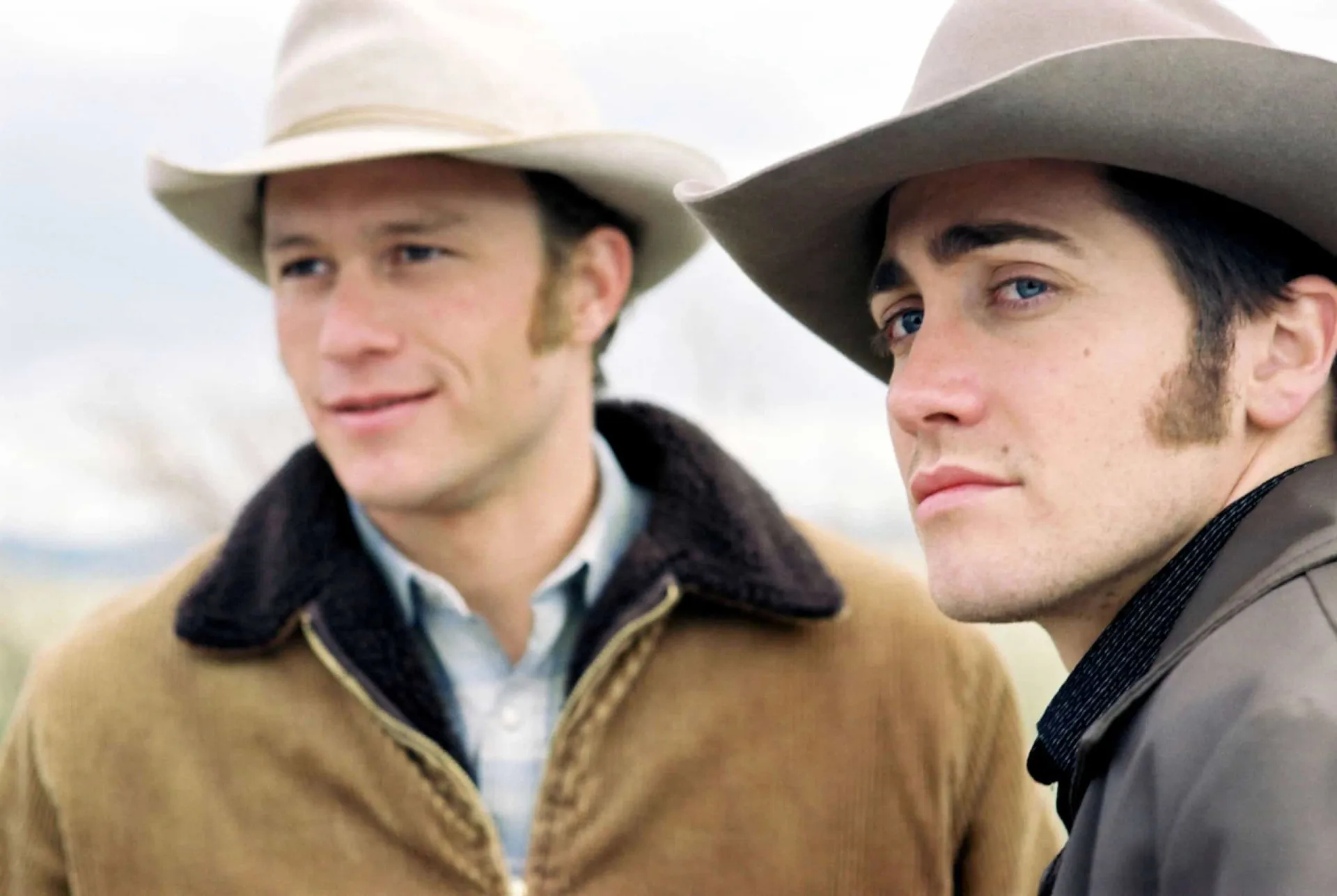 Heath Ledger e Jake Gyllenhaal como os cowboys Ennis e Jack em 'O Segredo de Brokeback Mountain'.