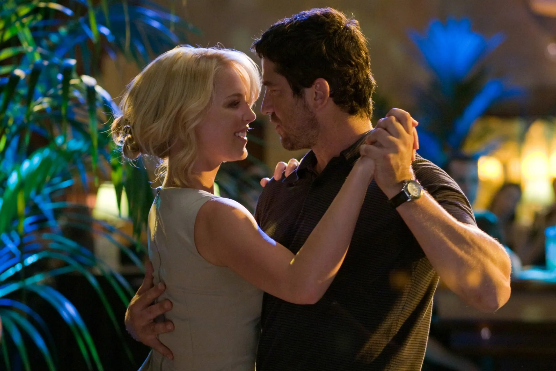 Gerard Butler e Katherine Heigl em uma cena do filme 'A Verdade Nua e Crua'.