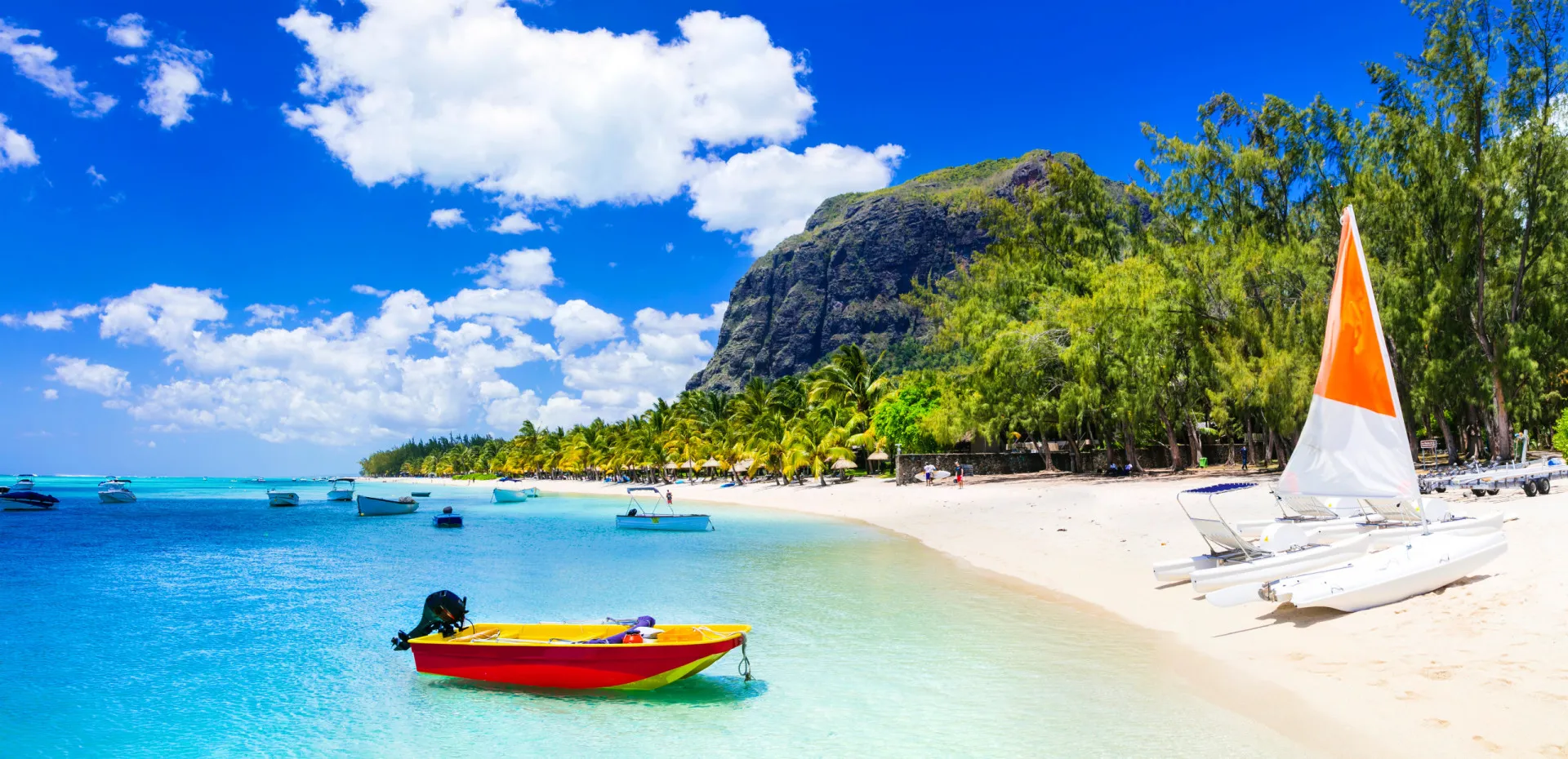 Barcos de pesca tradicionais nas Filipinas, indicando a possibilidade de comércio e sustento.