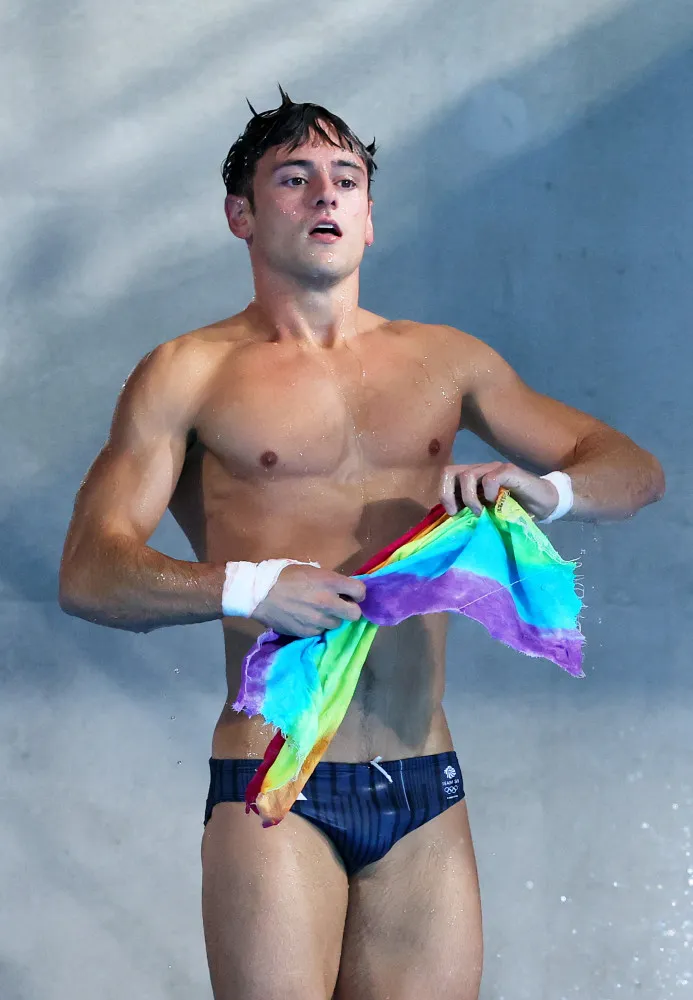 Tom Daley, da Grã-Bretanha, com sua medalha de prata nos saltos ornamentais.