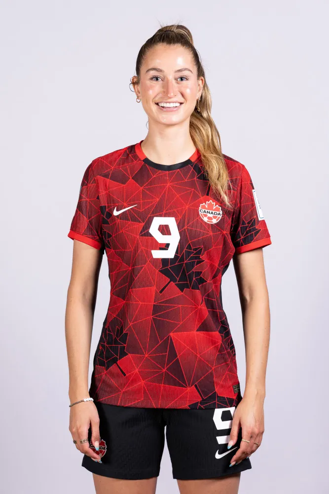 A jogadora da seleção canadense de futebol feminino, Jordyn Huitema.