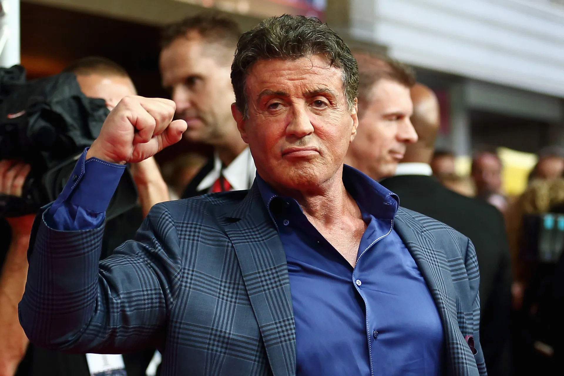 Sylvester Stallone, o eterno Rocky Balboa, mostrando que ainda está em ótima forma.