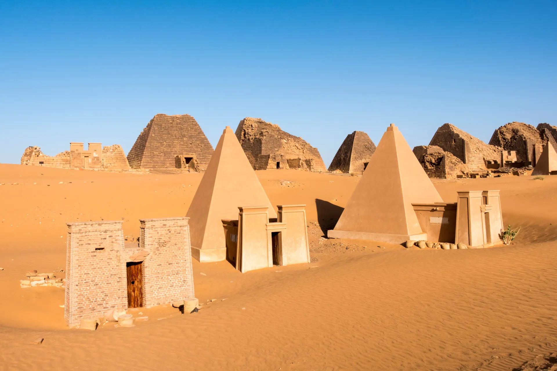 As pirâmides de Meroë no deserto do Sudão, capital do antigo Reino de Kush.
