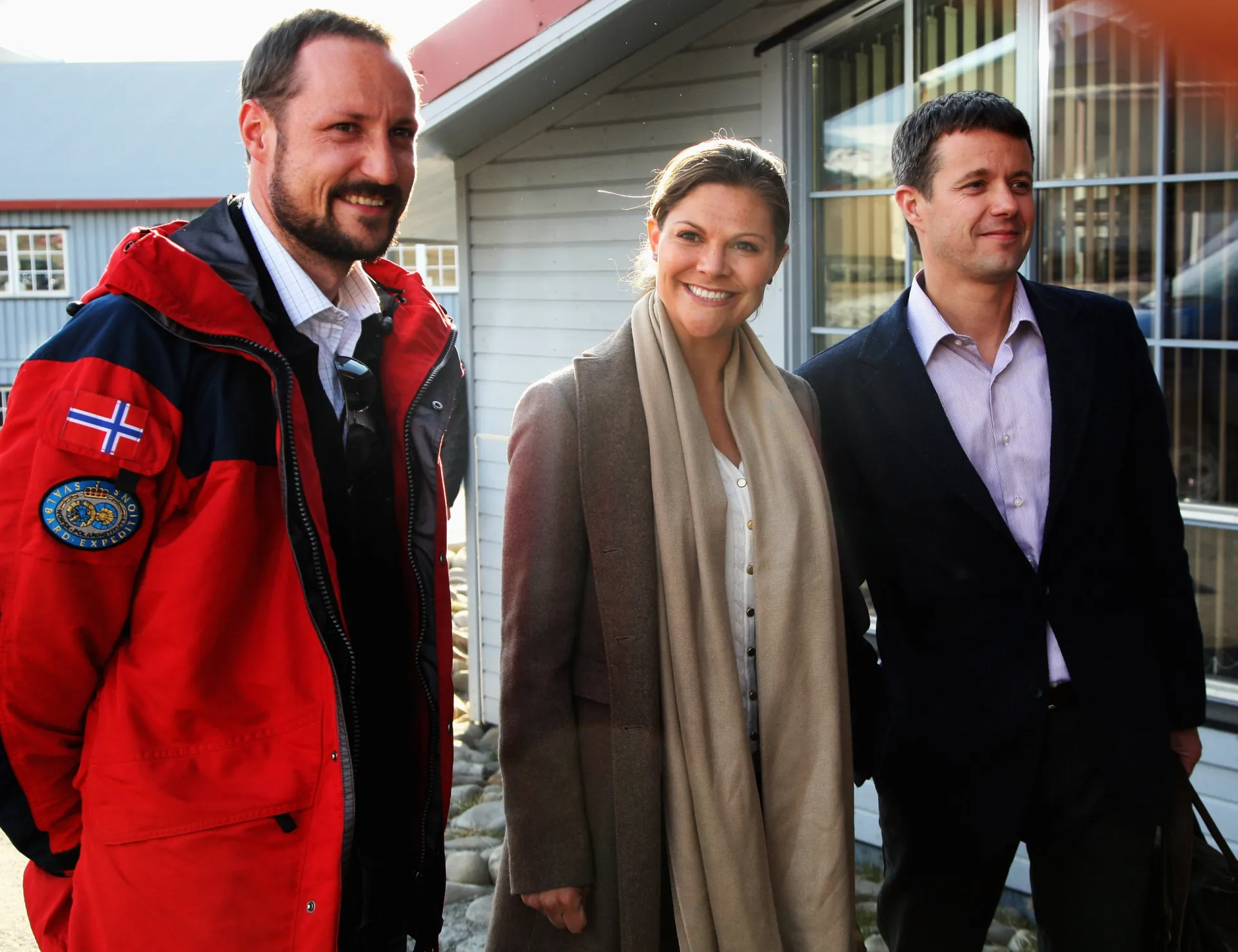 Príncipe Haakon da Noruega, Princesa Victoria da Suécia e Rei Frederik X da Dinamarca juntos em um evento oficial.