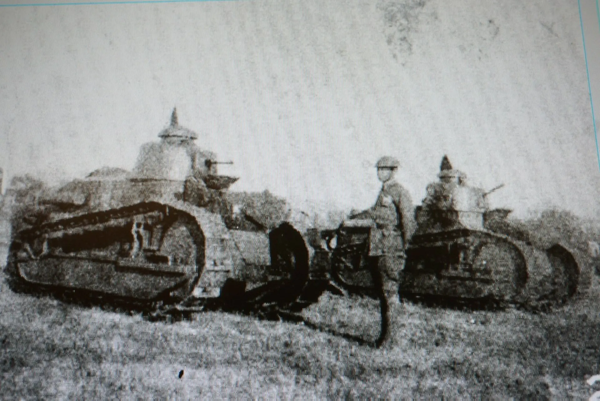Soldados durante a Guerra Civil Chinesa, um conflito que devastou a economia do país.