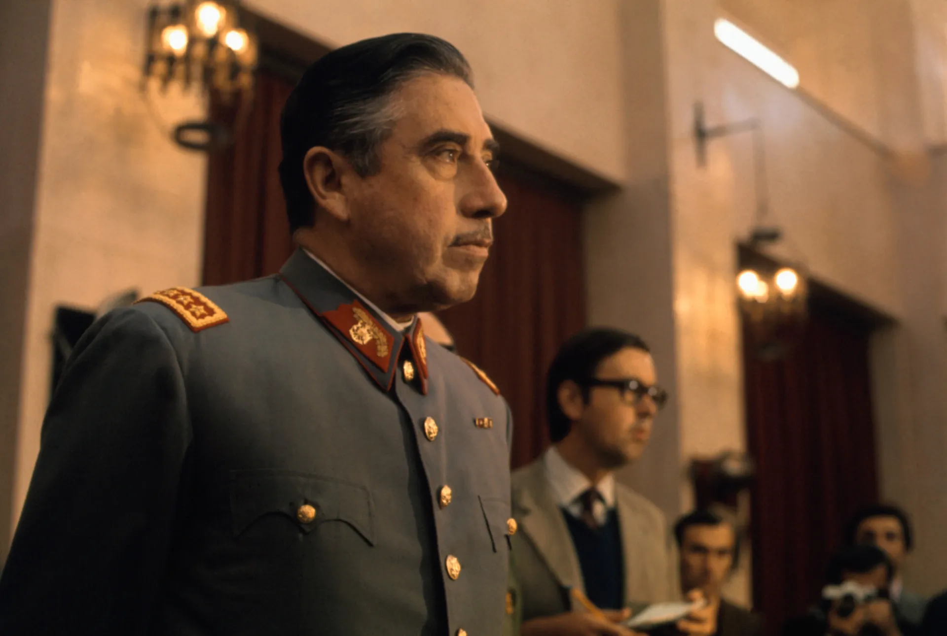 O notório ditador Augusto Pinochet em uma foto oficial.