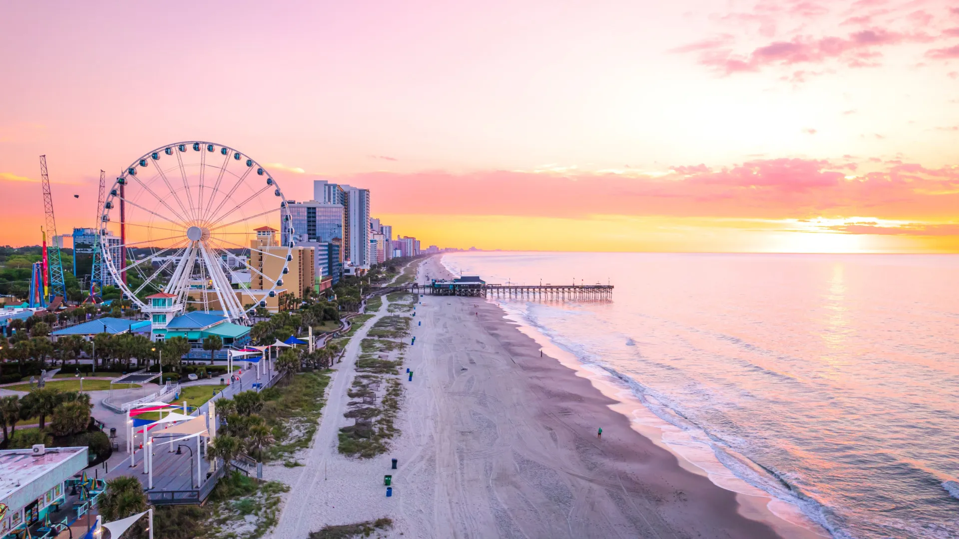 Roda-gigante e píer em Myrtle Beach, Carolina do Sul.