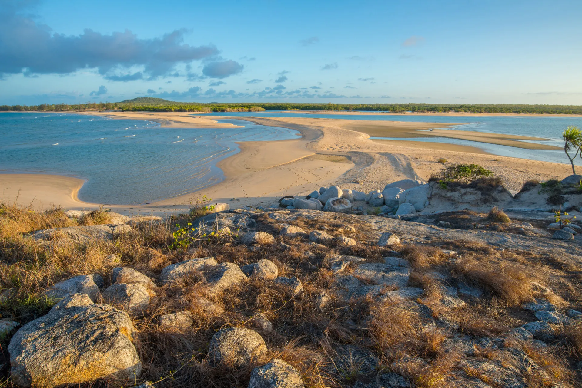 Costa rochosa e remota de East Arnhem Land, Austrália.