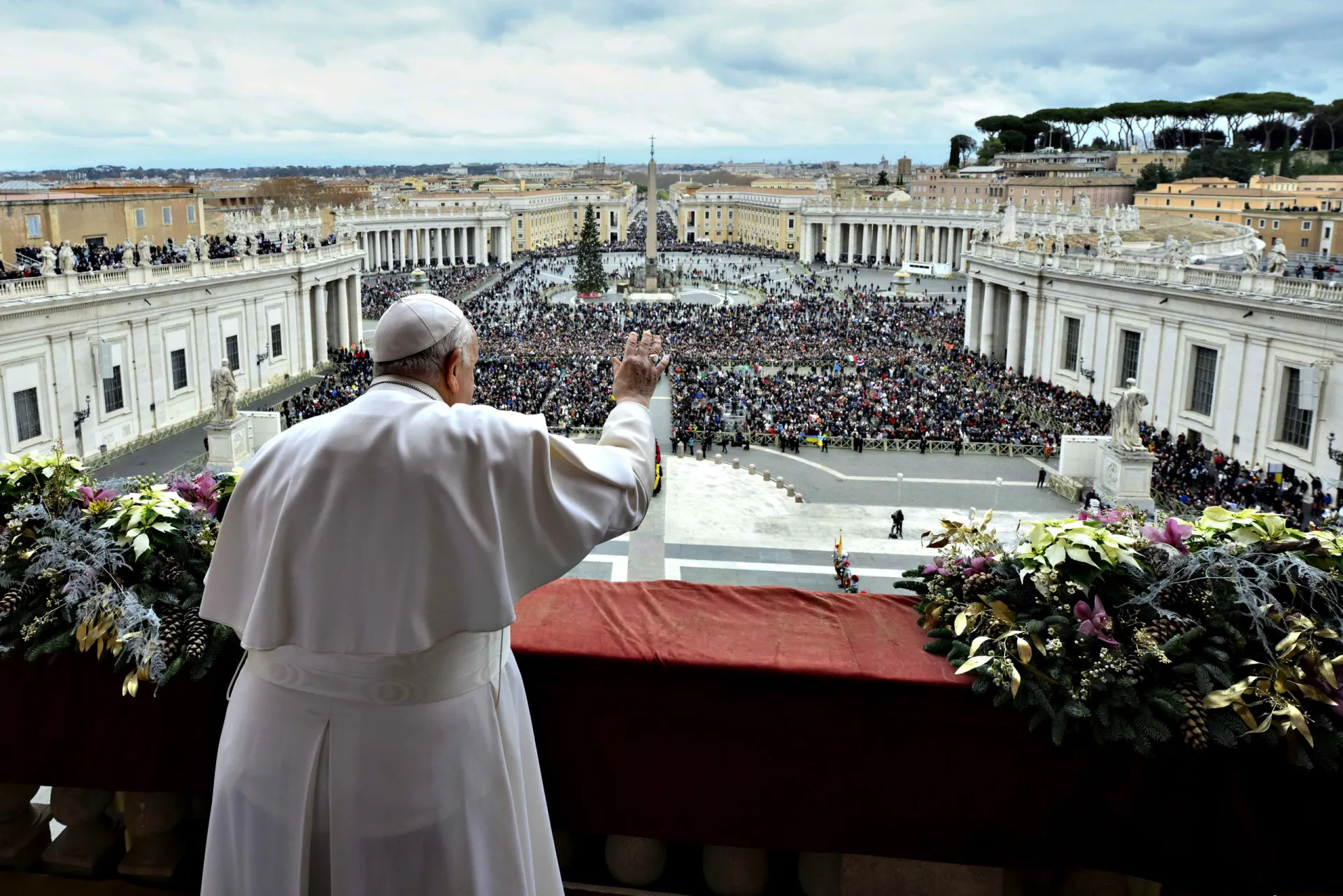 O interior do Vaticano, simbolizando o poder e a autoridade política e religiosa da Igreja.