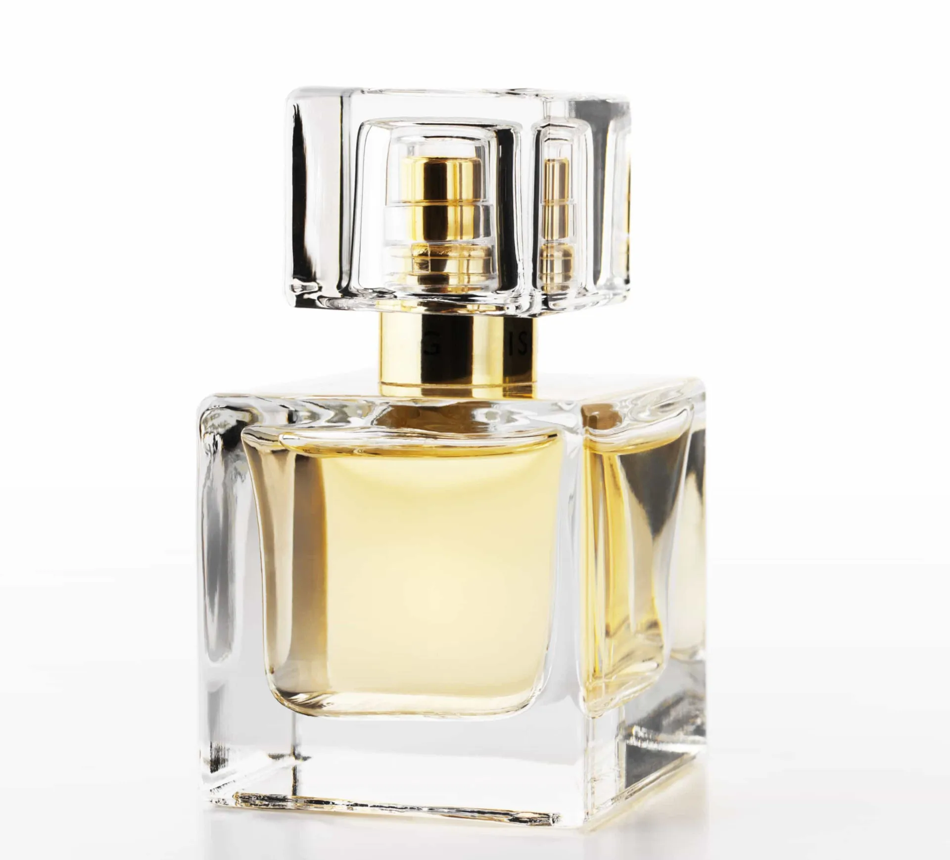 Frasco de perfume vibrante cercado por frutas cítricas como maçã e toranja.