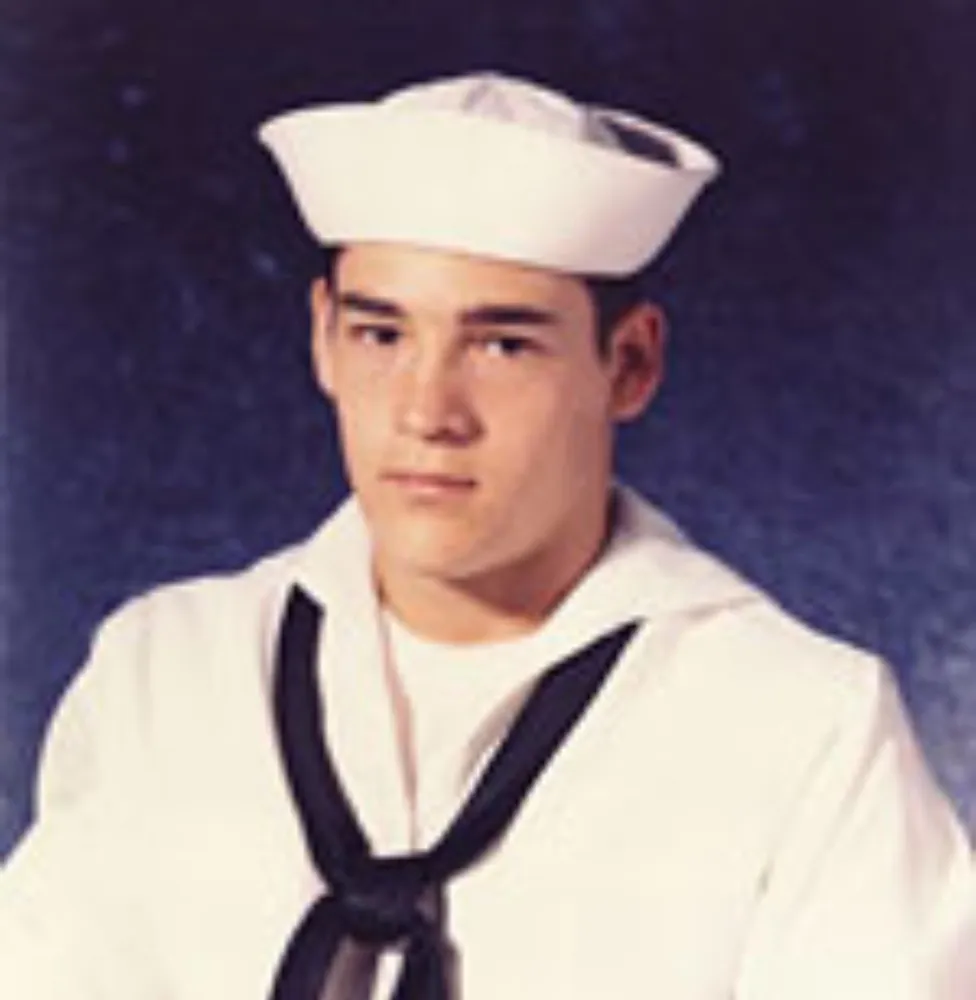 Retrato do mergulhador da Marinha dos EUA, Robert Stethem, que foi assassinado durante o sequestro.