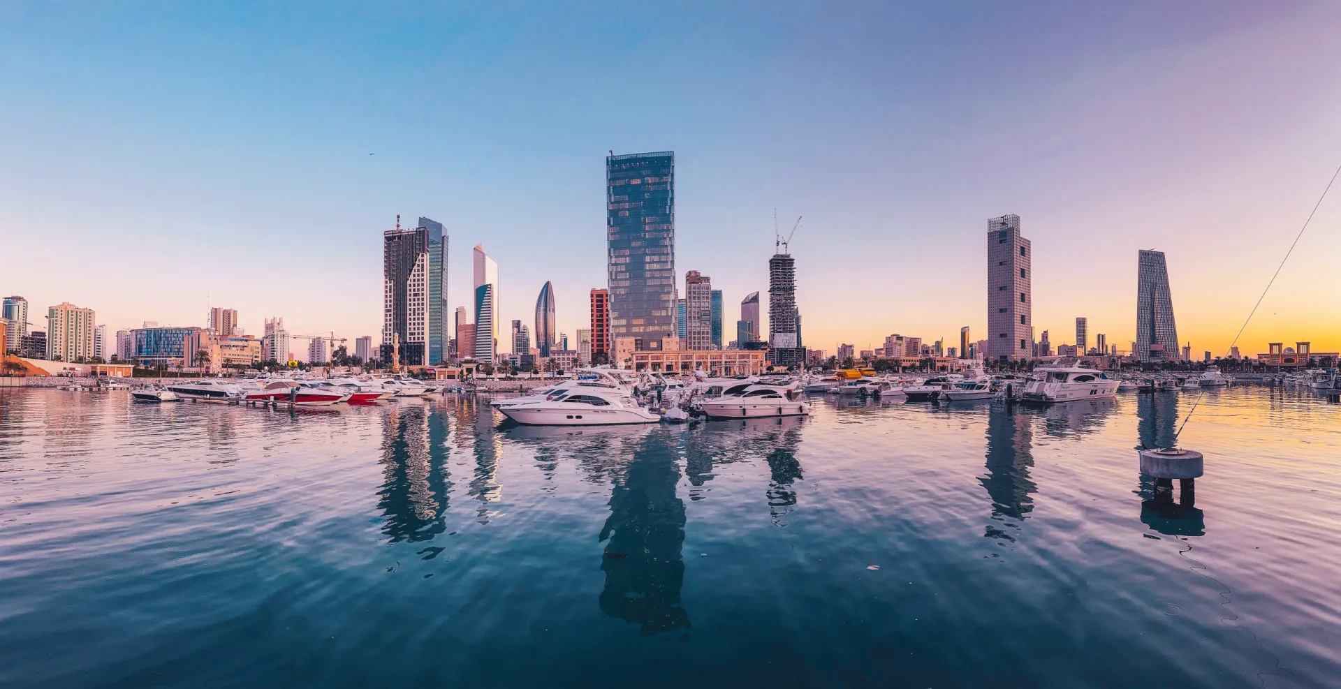 As icônicas Torres do Kuwait, um marco arquitetônico do país.