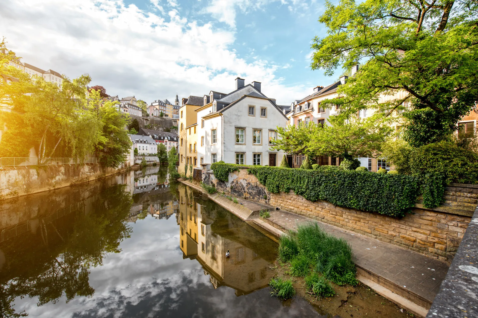 Ponte Adolphe em Luxemburgo, com a cidade antiga ao fundo.