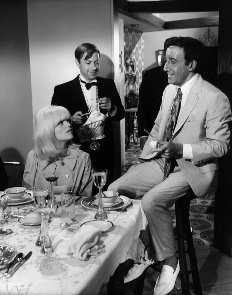 A atriz Carol Wayne no filme 'Um Convidado Bem Trapalhão'.