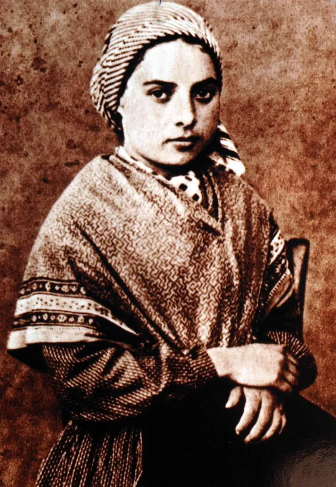 Retrato de Santa Bernadette Soubirous, a jovem que teve visões da Virgem Maria em Lourdes.