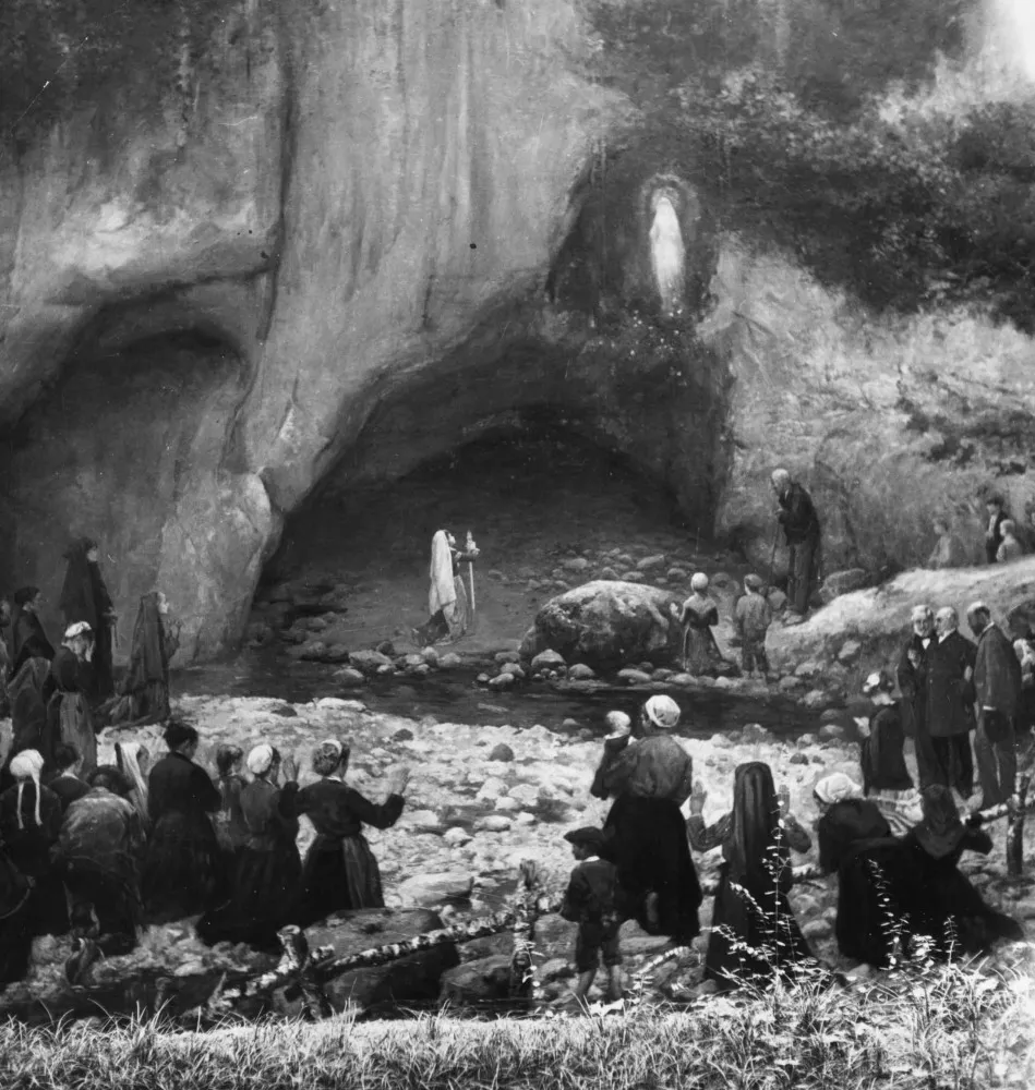 A gruta de Massabielle em Lourdes, local das aparições da Virgem Maria a Bernadette.