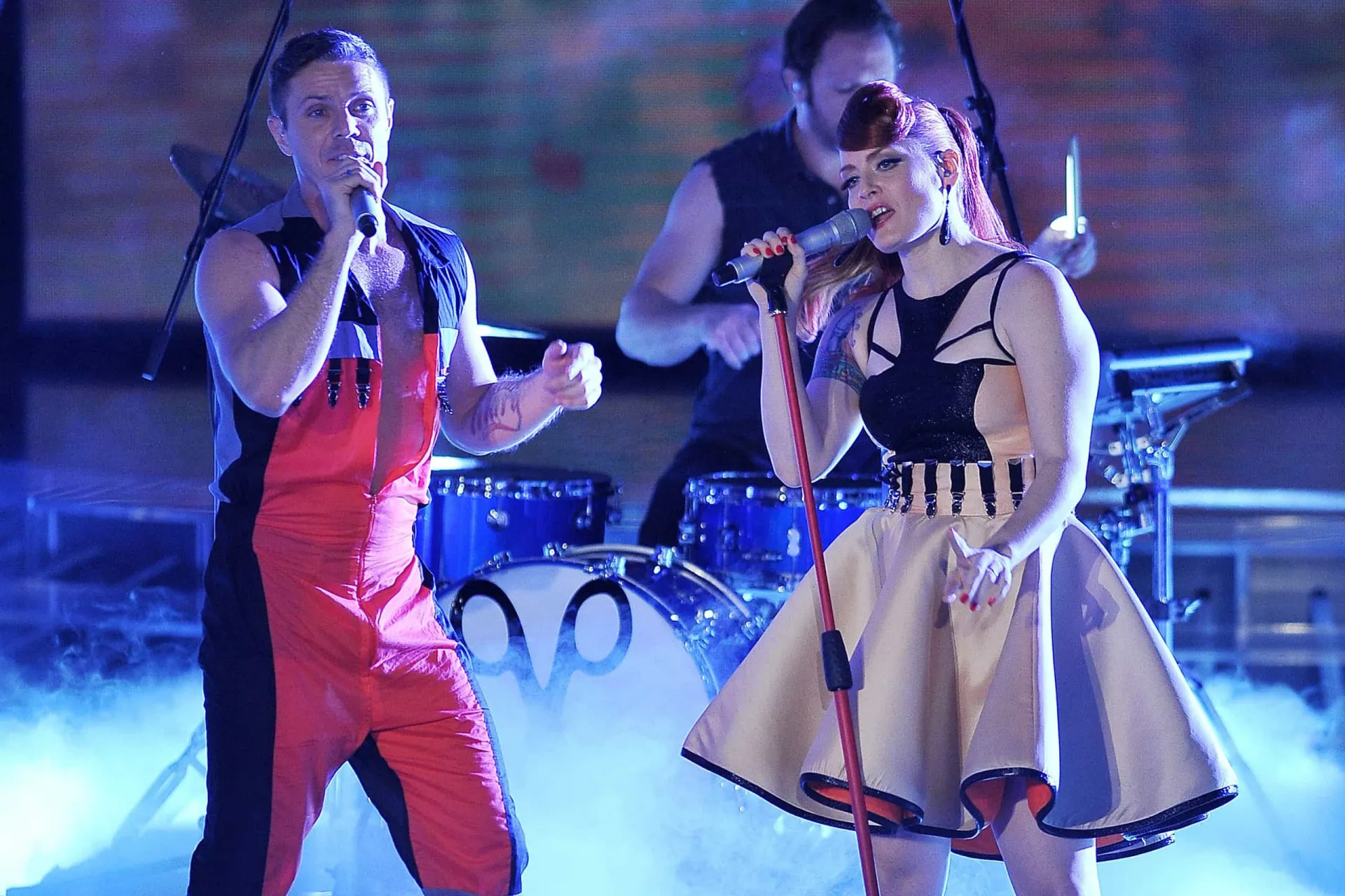 Os integrantes da banda Scissor Sisters, conhecidos por sua música dançante e estética queer.